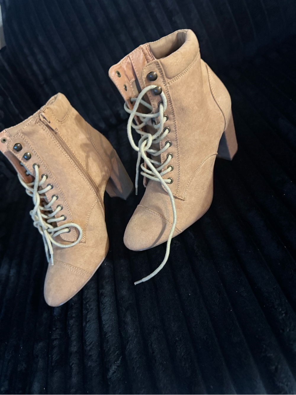 Women’s Lace-Up Ankle Boots - Tan Suede